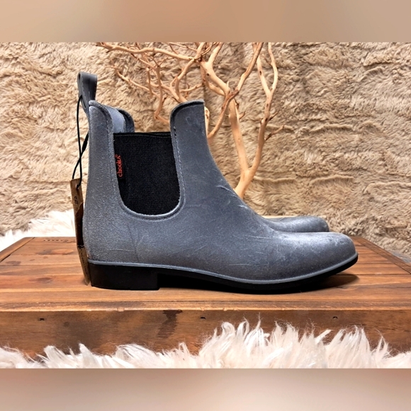 chooka Shoes - NWT Chooka Vivian Velvet Chelsea Rain Boots Size 9